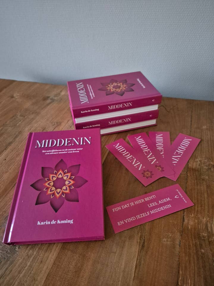 Set van 10 stuks boek Middenin inclusief boekenlegger voor wholesale door Frakon Publishing
