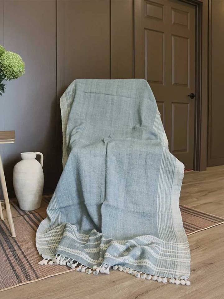 Copriletto vintage Bhujodi tessuto a mano - blu lavato - 140 x 90" per la vendita all'ingrosso da parte di Thread To Form