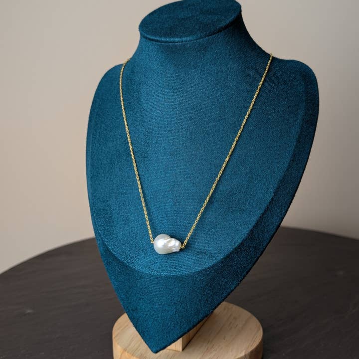 Nudie Jewellery Ltd - Wholesale Pendant/Charm Necklace - Nacre Necklace2