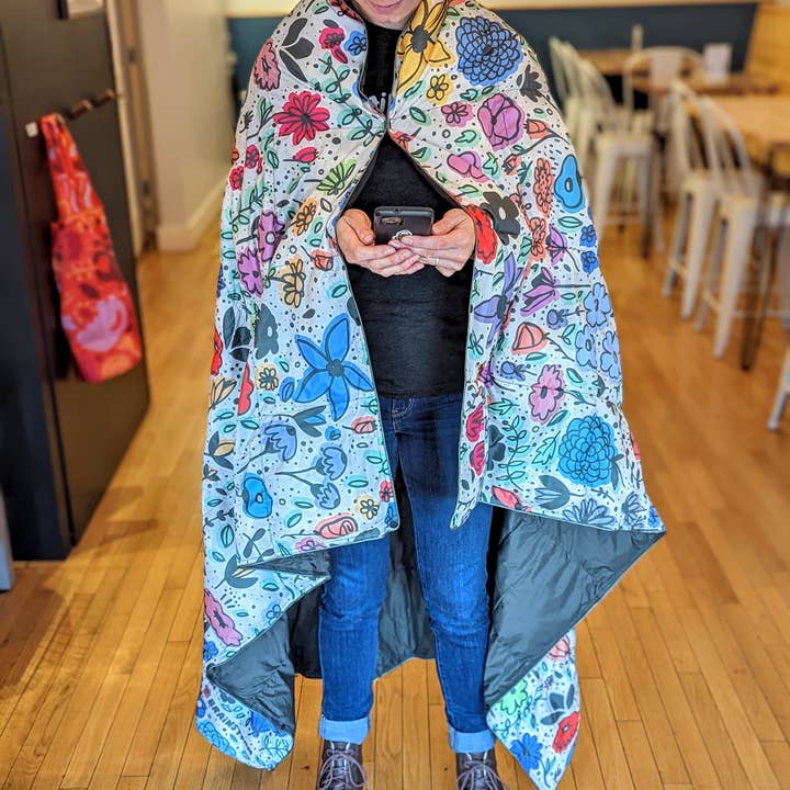 Brainstorm - Wholesale Travel Blanket - Flowerbed Puffy Travel Blanket3