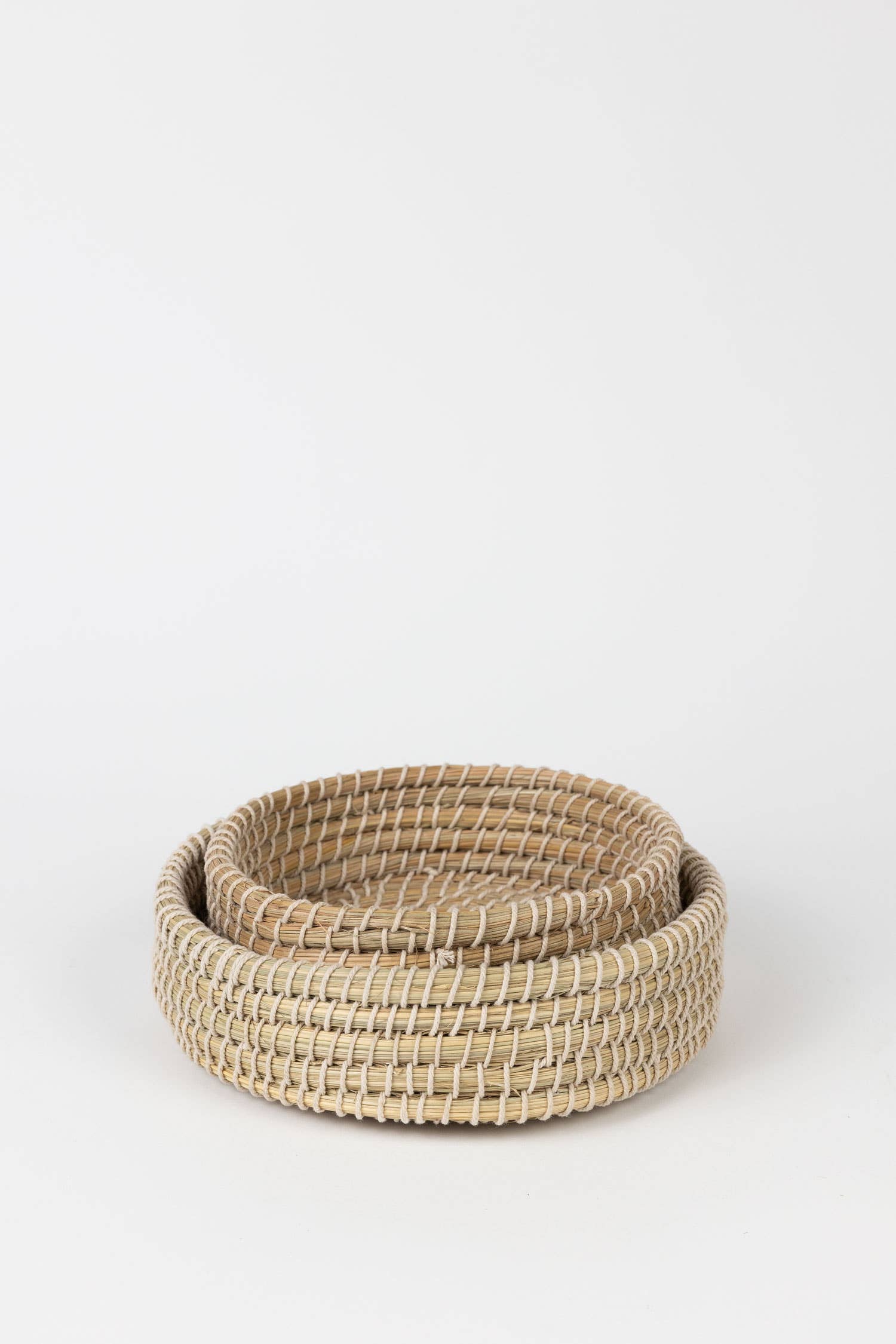 Ten Thousand Villages - Vente Plateaux décoratifs - Plateau à herbe Kaisa 10"2