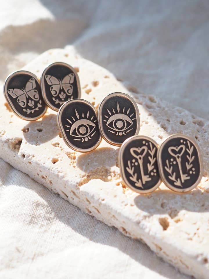 Mantra | Flourish - Boucles d'oreilles à tige en forme de papillon pour la vente par LanaBetty