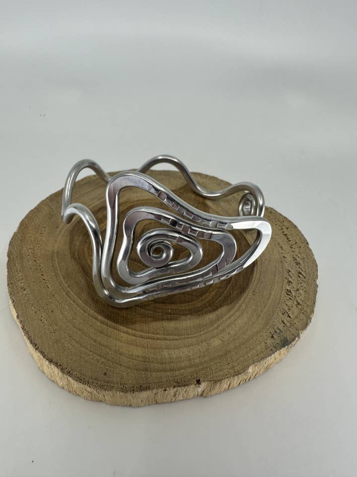 Haaien tand voor wholesale door The Artist Jay