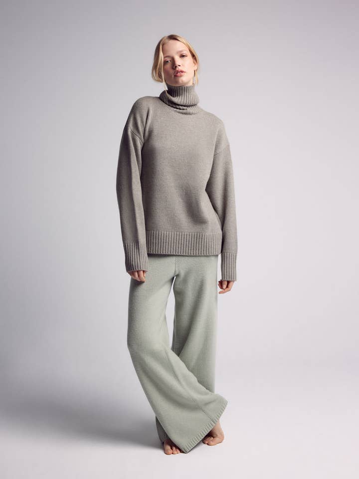 Leap Concept - Wholesale Knit Sweater - Unisex - ADA cashmere turtleneck sweater1