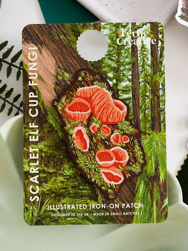 Écusson thermocollant Scarlet Elf Cup Fungi pour la vente par Ferne Creative