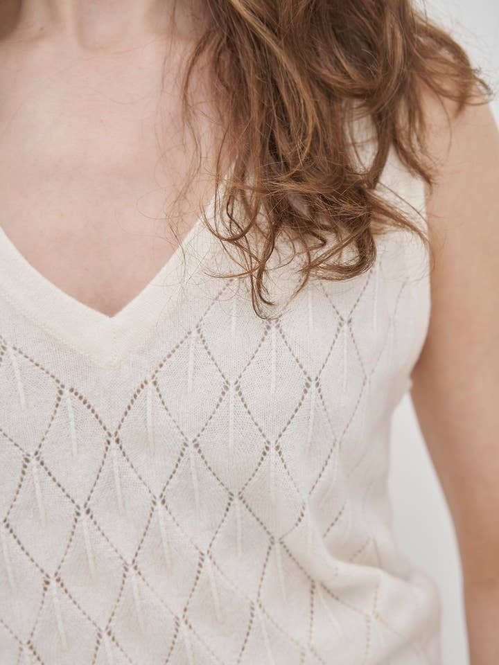 CHRISTINE TOP pour la vente par CARE BY ME