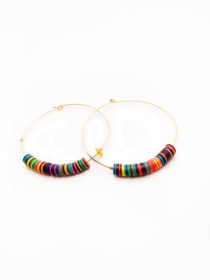 Rio Guldbelagte Flerfarvede Hoops Øreringe Regnbuekollektion for engroshandel hos Hila