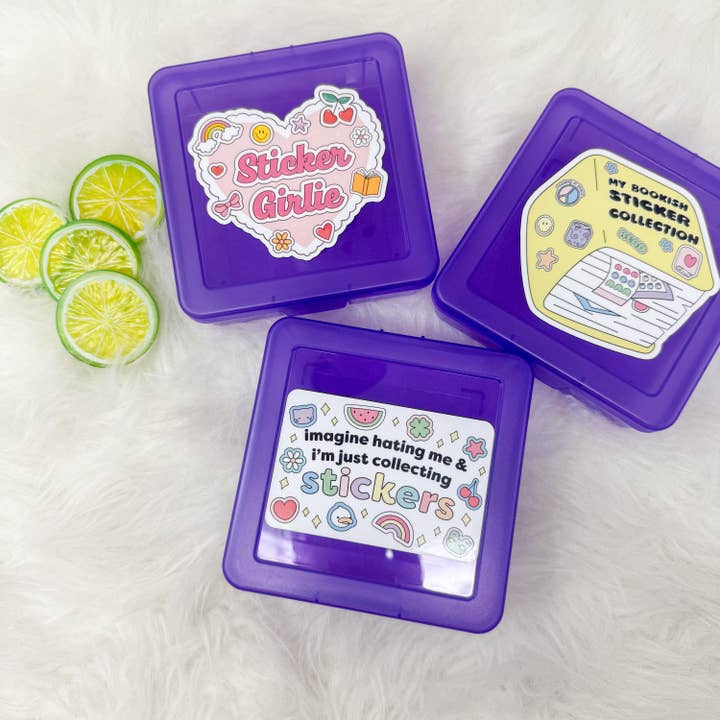 Caixa de Autocolantes | Suporte para Autocolantes Kindle | Caixa de Armazenamento de Autocolantes | Caixa Roxa | Presente para Amante de Livros | Organizador para Autocolantes por atacado de Limes & Lilly