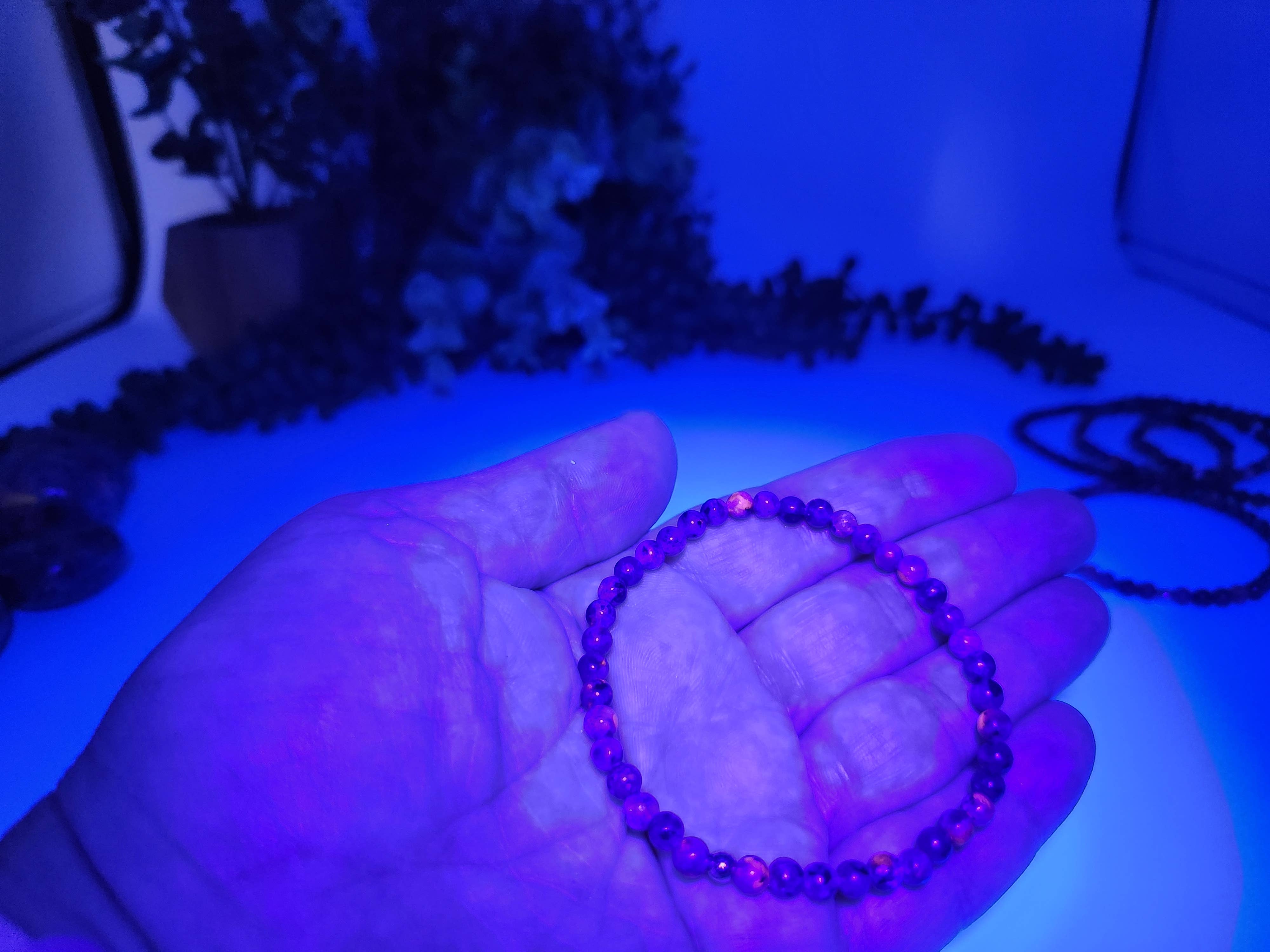 Meraki Gemstones - Wholesale Armband met kralen - Yooperlite rekbare edelsteenarmband 4 mm (UV-reactief)6