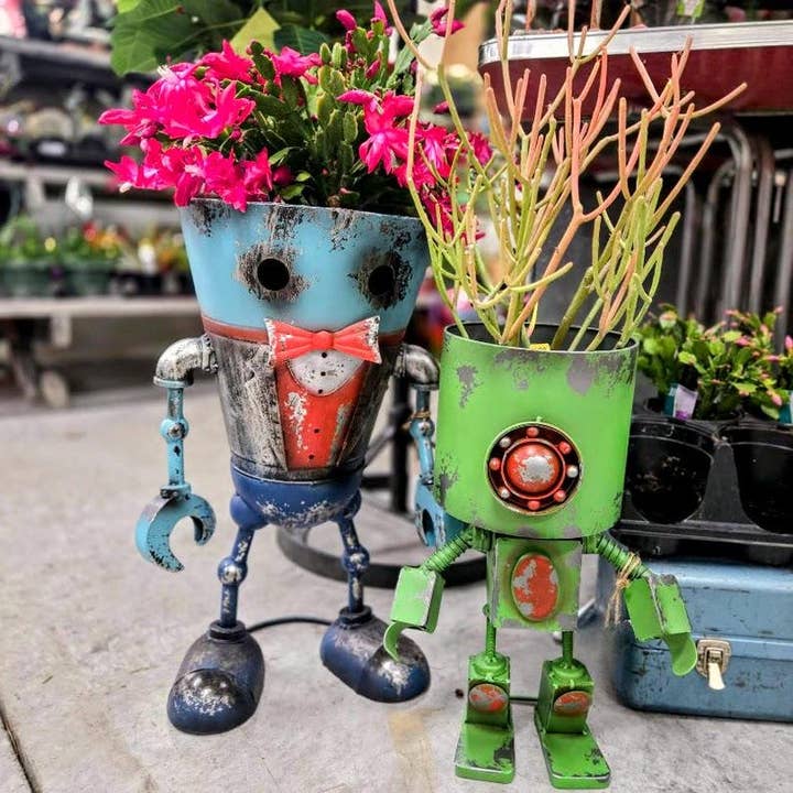 Vintage Metal Robot Planter for wholesale by Artisan Metal Art INC
