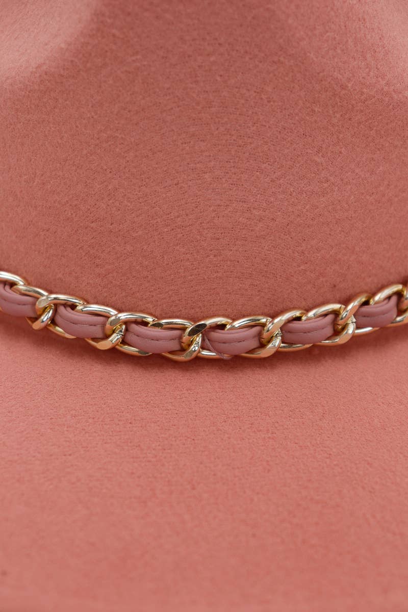 Cap Zone – Fedora - Mulher por atacado – Chapéu Rancher de Feltro com Aba Larga e Corrente Cubana Dourada em Couro Vegano12