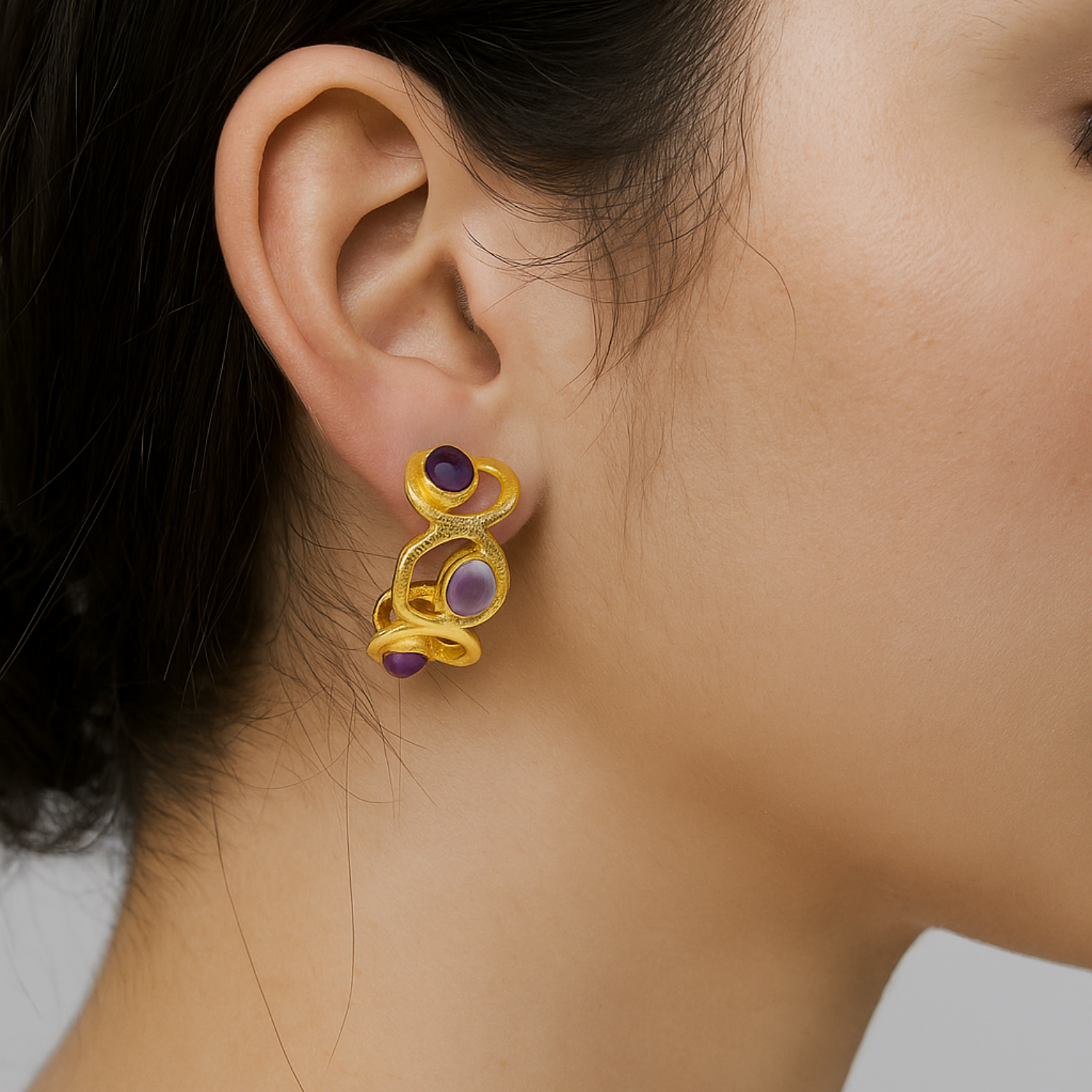 El Joyero - Wholesale Knopjes/oorstekers - Amethist Statement Hoepeloorbel Handgemaakt Verguld Stud1