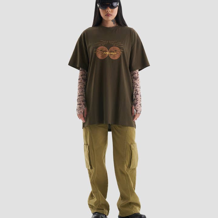 Übergroßes T-Shirt mit Nostalgiegrafik in Braun für den Großhandel von Heretic Nine