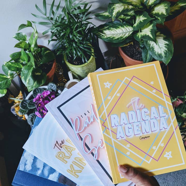 XOX: Handmade Gifts + Stationary - Vendita all'ingrosso Planner - L'agenda radicale | Pianificatore NON DATATO | Guided Bullet Journal8