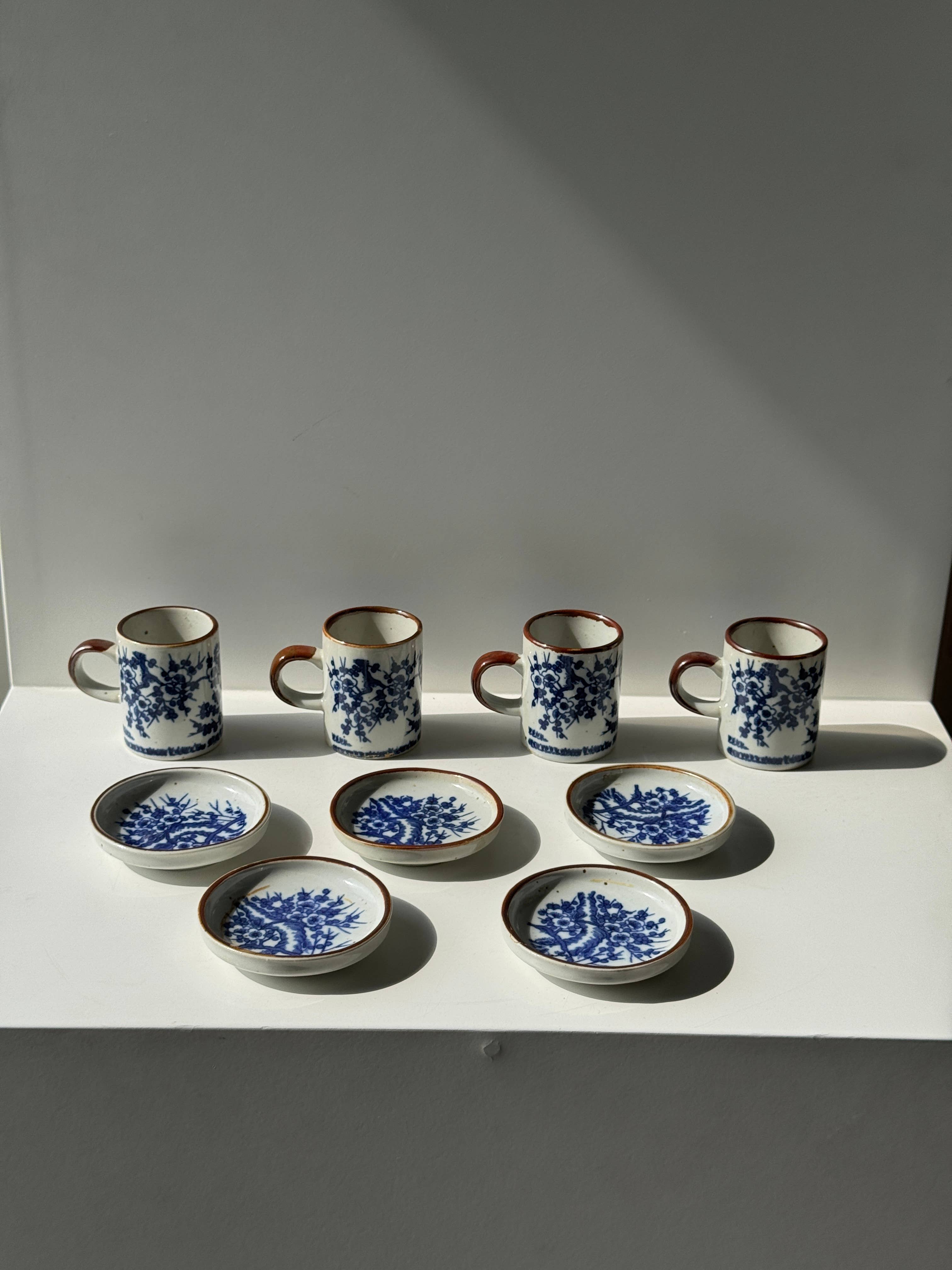 Blue Set of 4 small cups and their saucers with landscape decoration for wholesale on Faire4