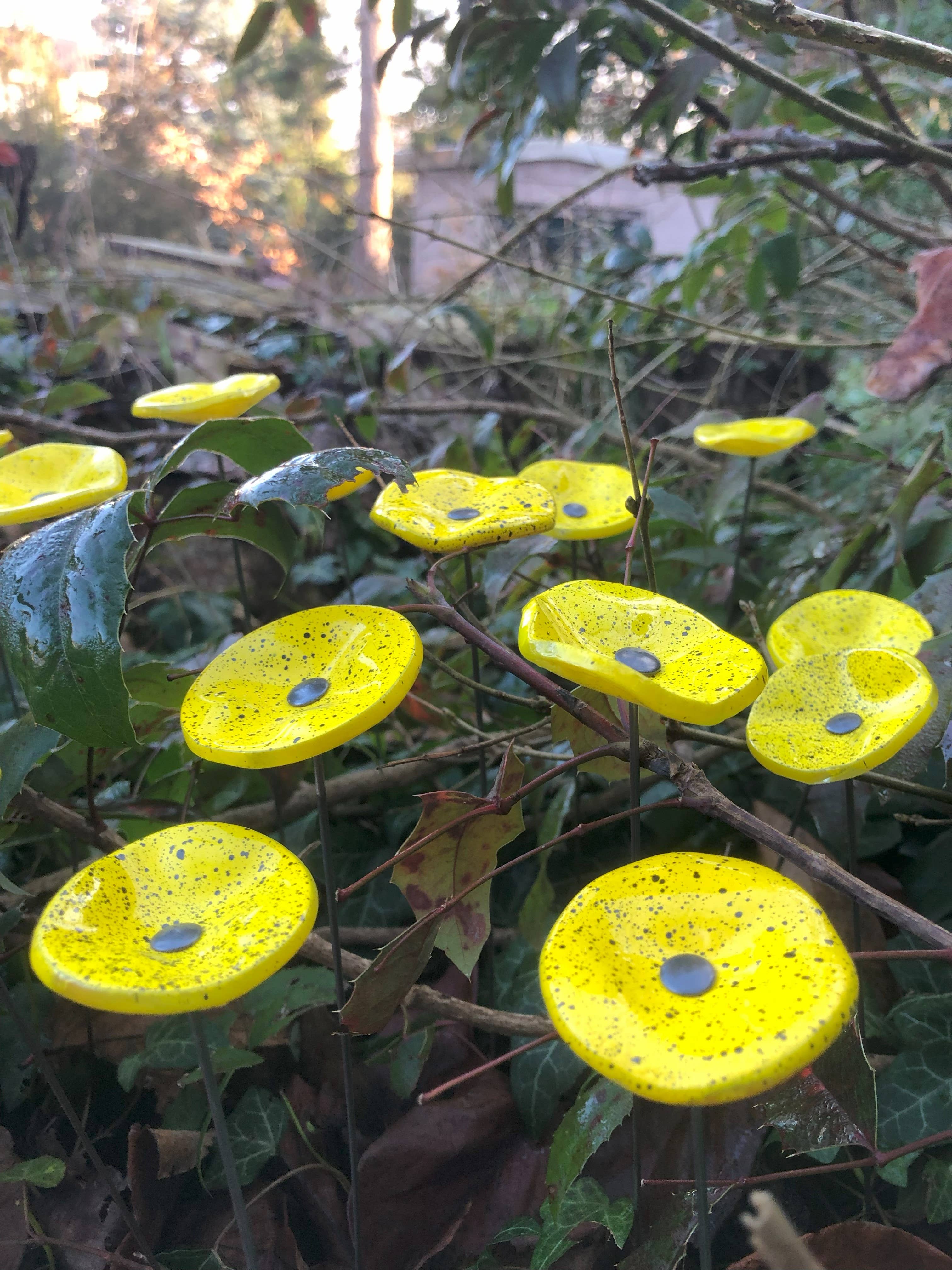 CARNEOL GLASS - Wholesale Garden/Lawn Stake - Small Glass Flower For Outside IN yellow-black8