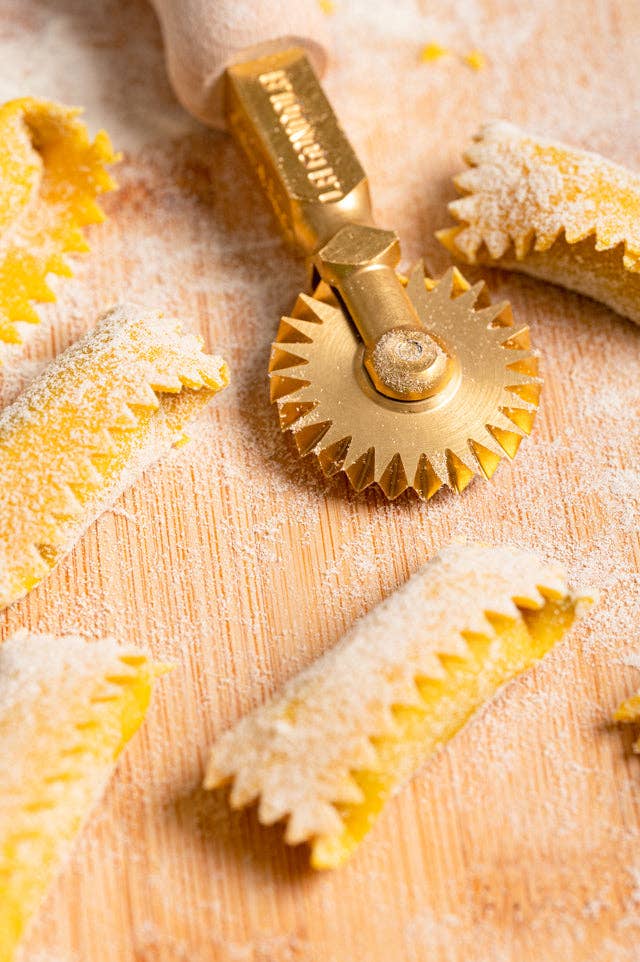 LA GONDOLA - Vendita all'ingrosso Utensile/attrezzo da cucina - Tagliapasta Professionale, Rotella Zigrinata in Ottone12