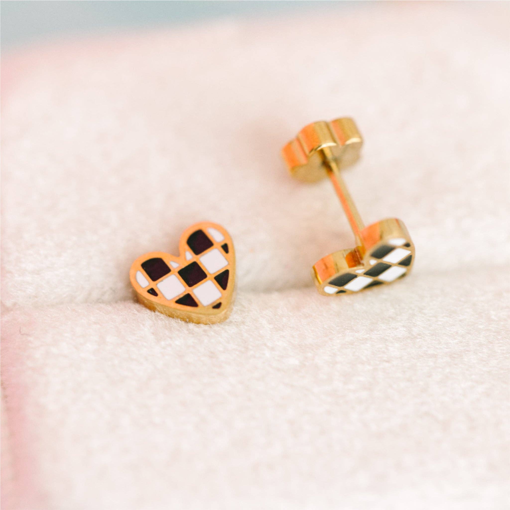 Pierced Co - Wholesale Stud/Post Earrings - Checkered Heart1