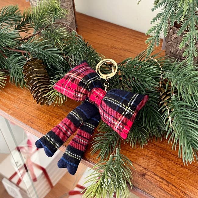 MOND HAUS - Wholesale Keychain - Women's - December Keychain | Holiday Tartan Plaid Big Ribbon Charm11