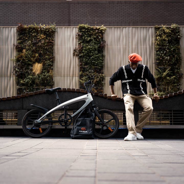 Giniverse108 - Wholesale Bike/Scooter - Kids - Official Carbon Black E-Bike with Built-in Speakers & Bluetooth (Range up to 60km)8