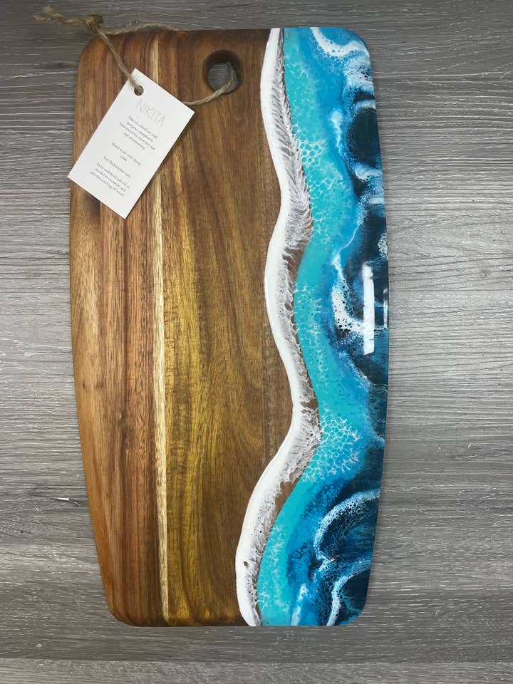 Tagliere per formaggi rettangolare in acacia Shoreline, misura media per la vendita all'ingrosso da parte di Nikita Fine Art LLC