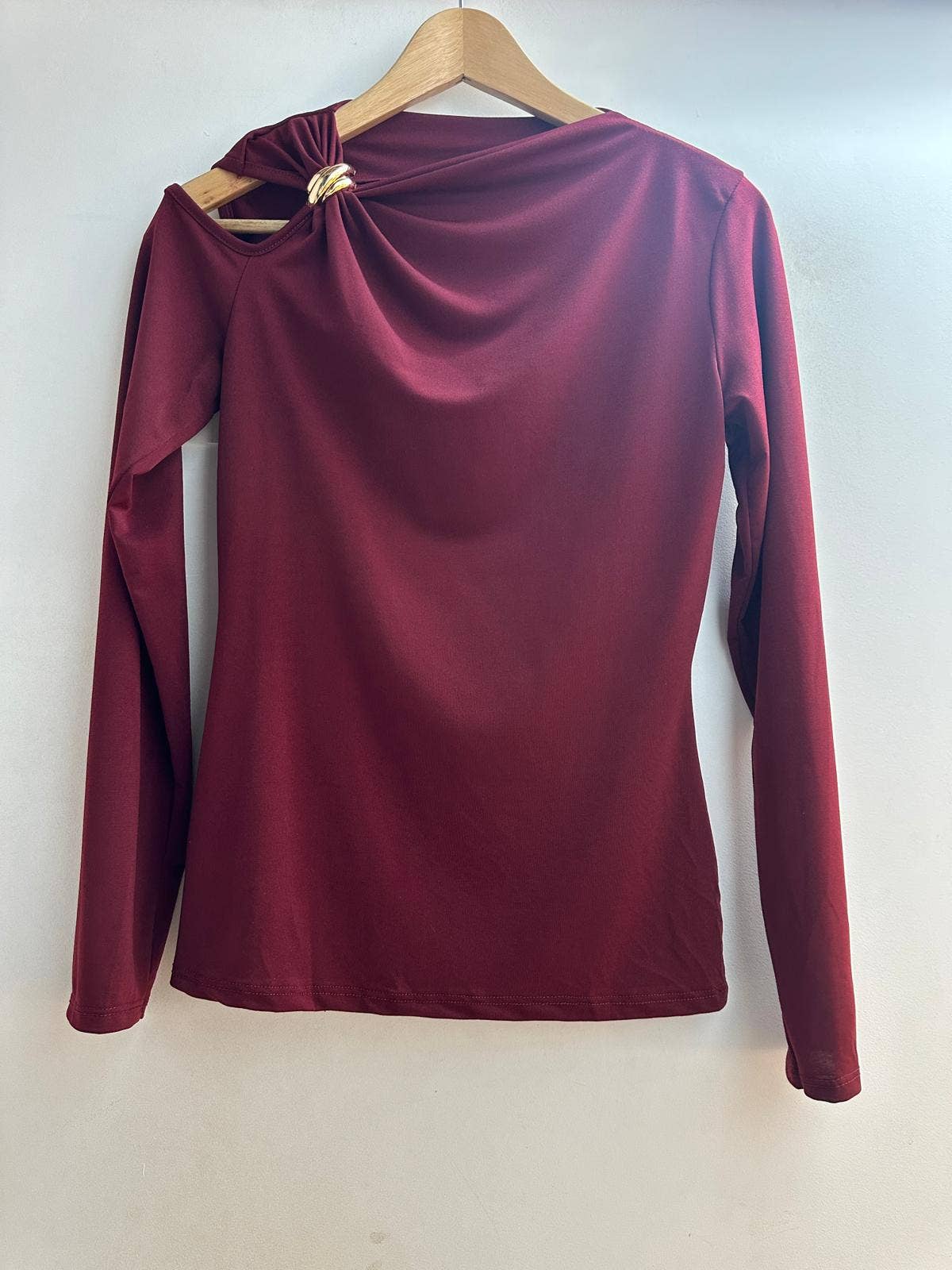 LORIANE - Wholesale T-Shirt - Women's - T10363 Asymmetric solid top with a brooch11