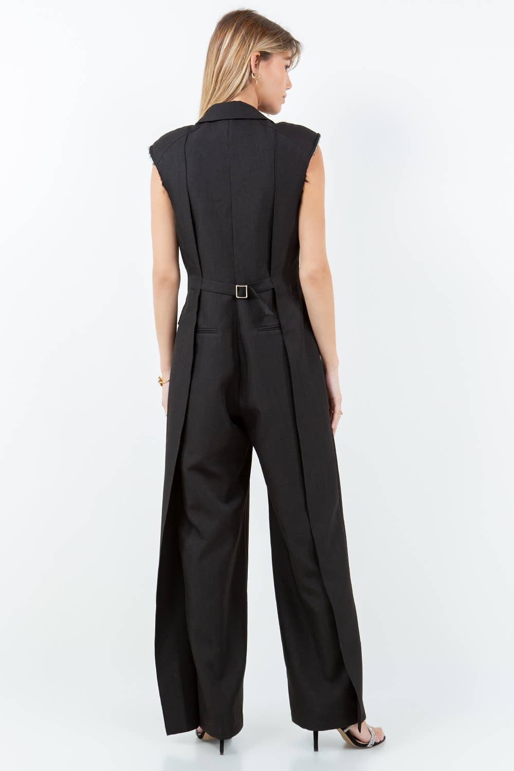 Schwarz FREILIEGENDE SCHULTERPOLSTER, ELEGANTER JUMPSUIT MIT KRAGEN - SCHWARZ für den Großhandel auf Faire2