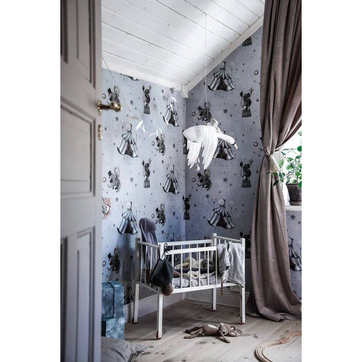 Mrs Mighetto – Engroshandel Tapetrulle – Circus Mighetto tapet i blågrå