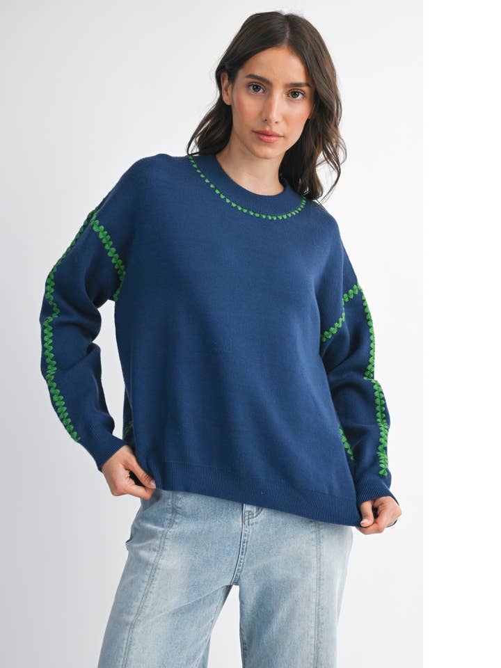 PULL EN MAILLE MARINE AVEC DÉTAILS DE COUTURE VERTS pour la vente par Camellia