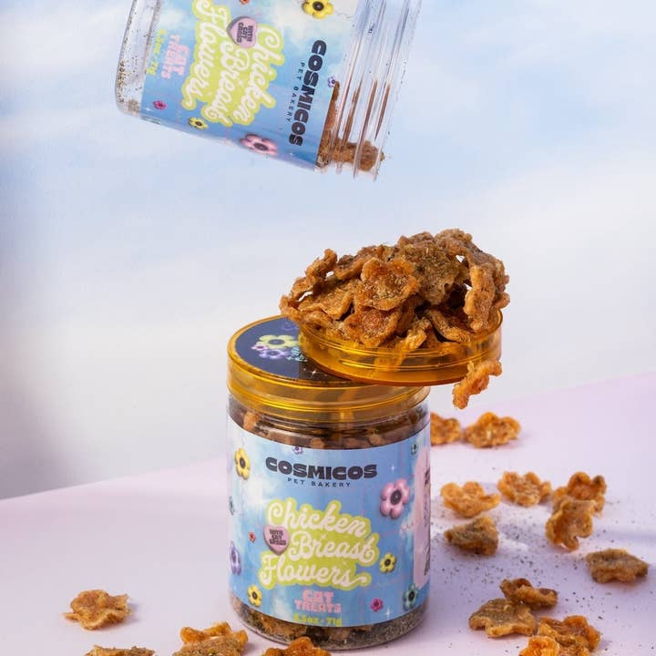 Chicken Breast Flowers with Cat grass – A Crunchy Delight for Cats! for wholesale by Cosmicos Pet Bakery