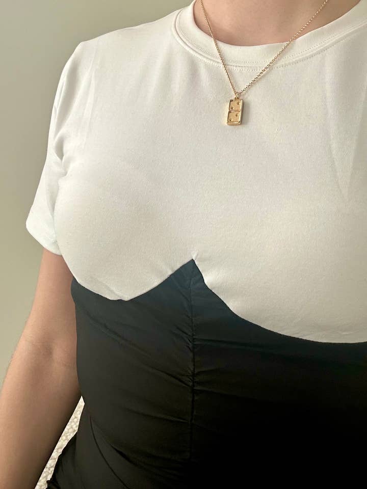 Collana con pendente Capicú Domino per la vendita all'ingrosso da parte di The Sourced Studio