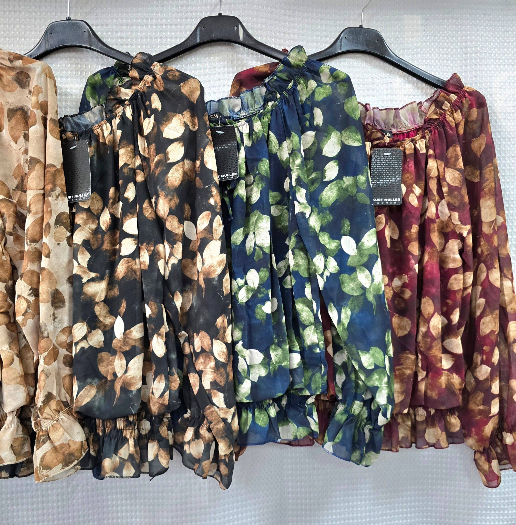 Kurt Muller - Venta al por mayor Blusa - Mujer - Blusa Bardot con volante de hojas en contraste4