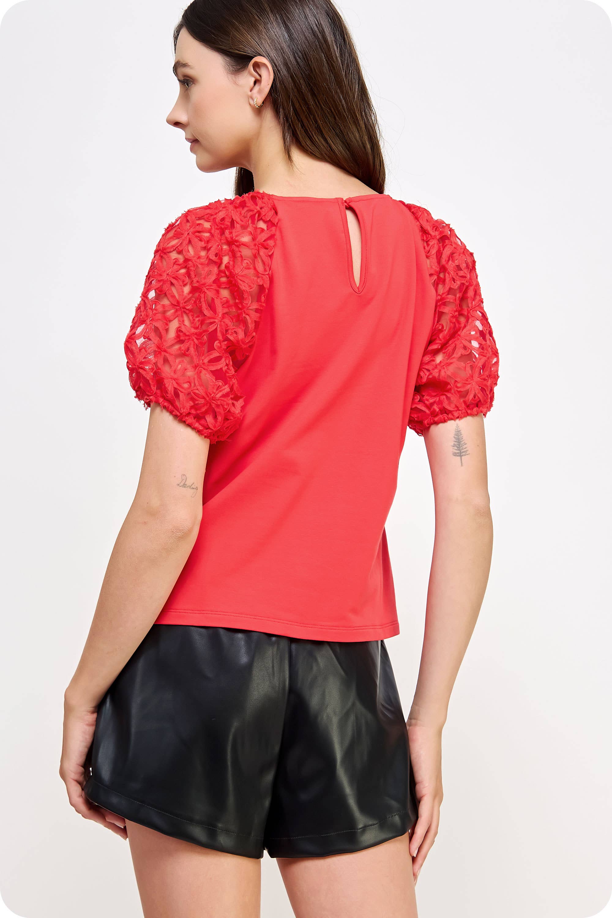 Strut & Bolt - Vente Haut en maille – femme - T-shirt en tricot à manches courtes à texture florale 3D10