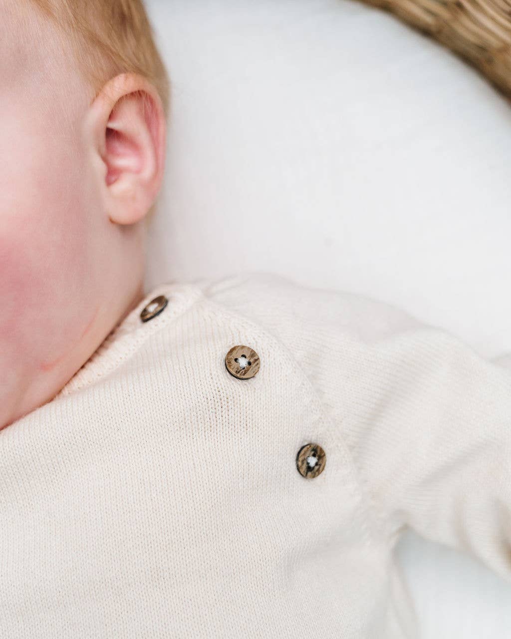 Naturlig Girafbroderet strikket babypullovertrøje (økologisk) for engroshandel på Faire3