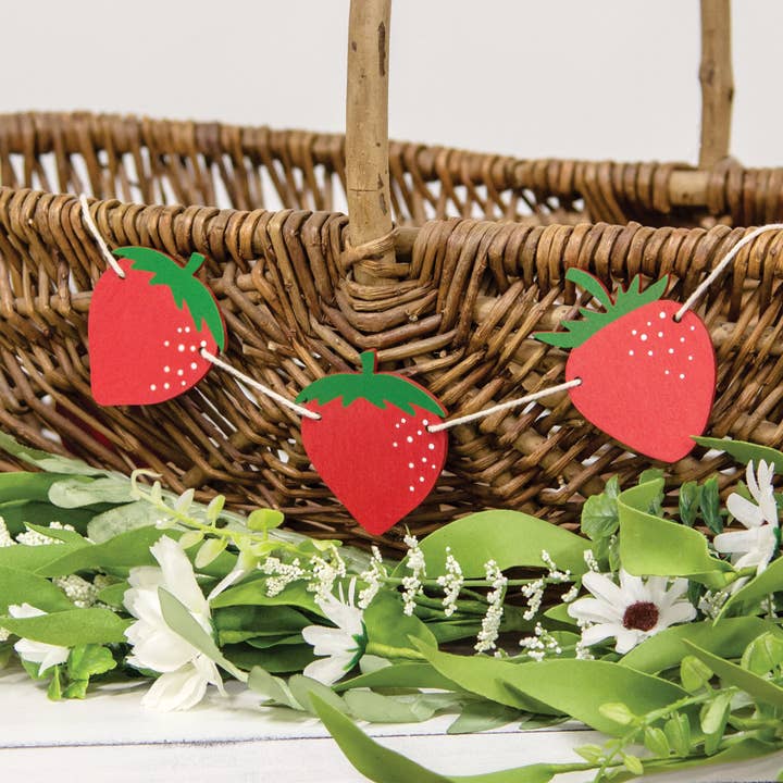 Col House Designs - Wholesale Bunting/garland - Wooden Strawberry Mini Garland2