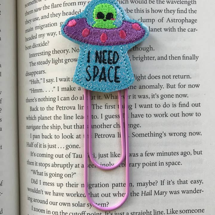 Grands signets de trombones - J'ai besoin d'espace pour la vente par I Love Books and Bows