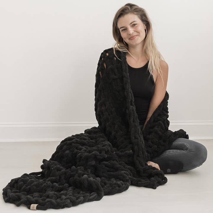BIG LOViE - Wholesale Throw Blanket - Infinite Chunky Knit Blanket | Minky | Big