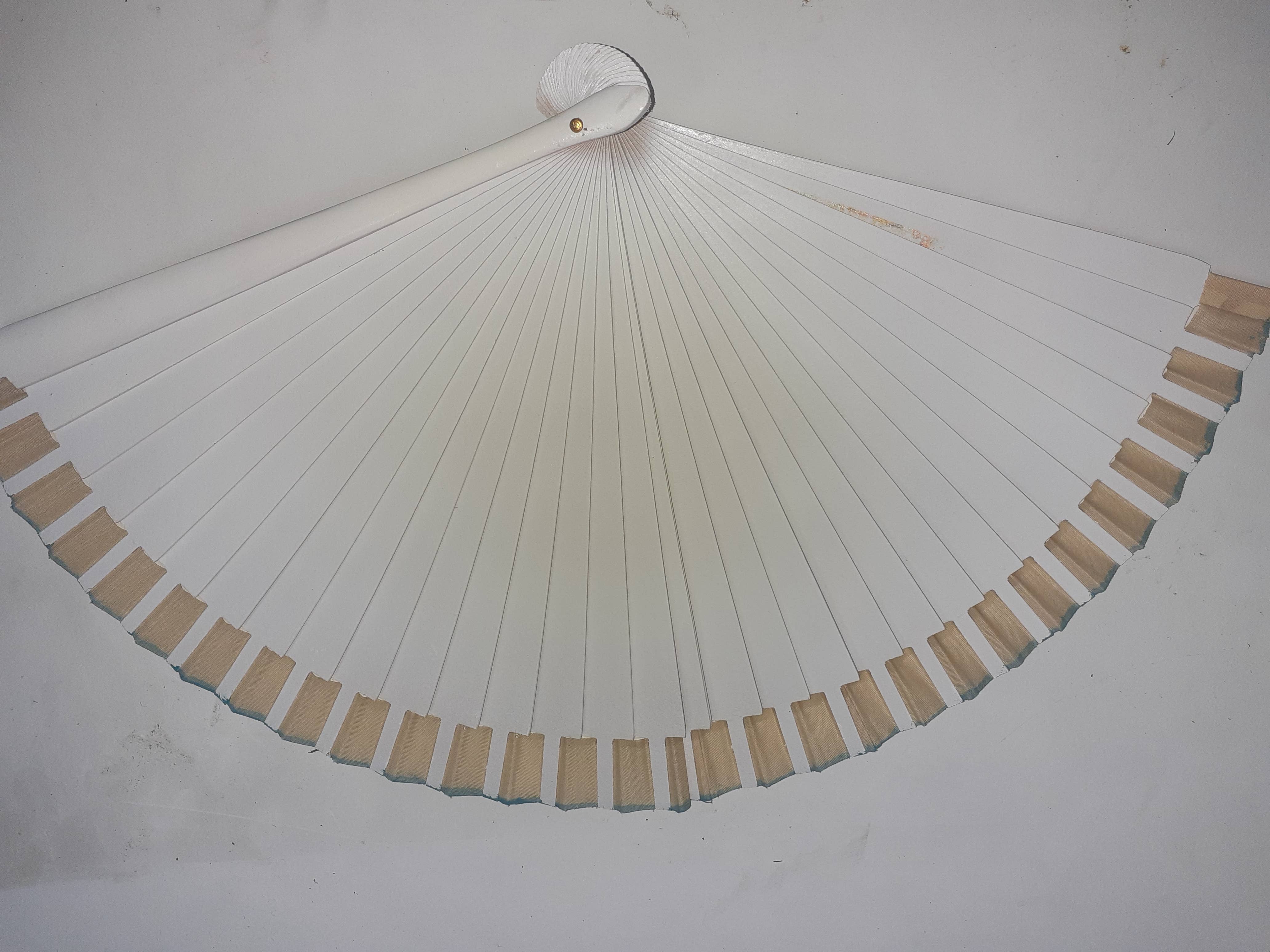 Hecho a mano - Venta al por mayor Ventilador plegable de mano - Abanico de madera5