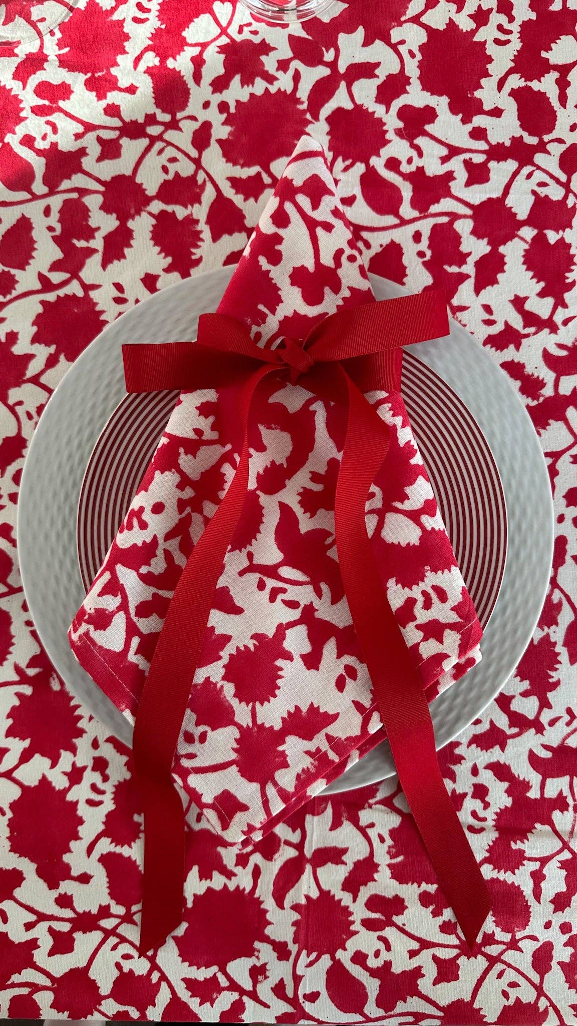 Sara Khatib Design - Vendita all'ingrosso Tovaglie - TOVAGLIA FIORI DI MIRTILLO LUMINOSI3