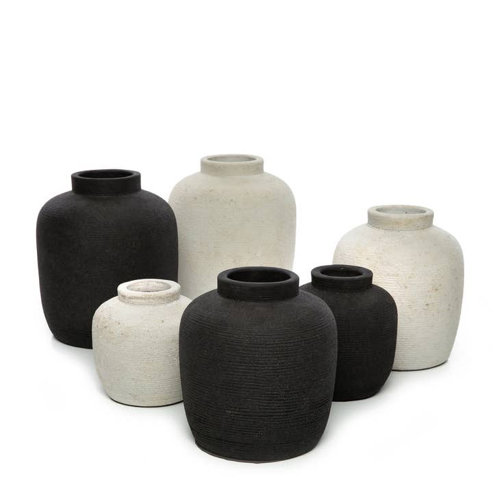 Bazar Bizar Living - Wholesale Vase - The Peaky Vase - Black - M3