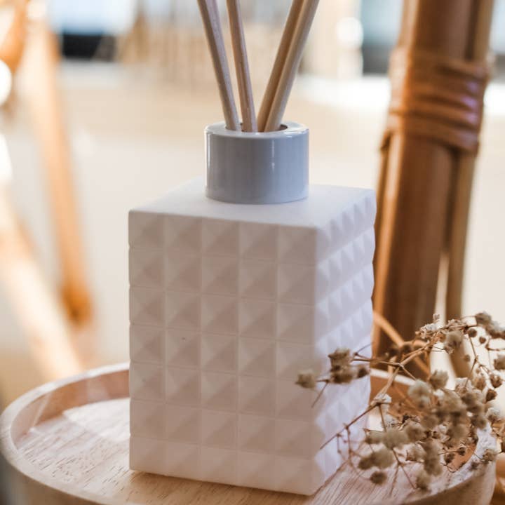 Hanson Candle Co. - Wholesale Reed Diffuser - Geo Diffuser | WHITE