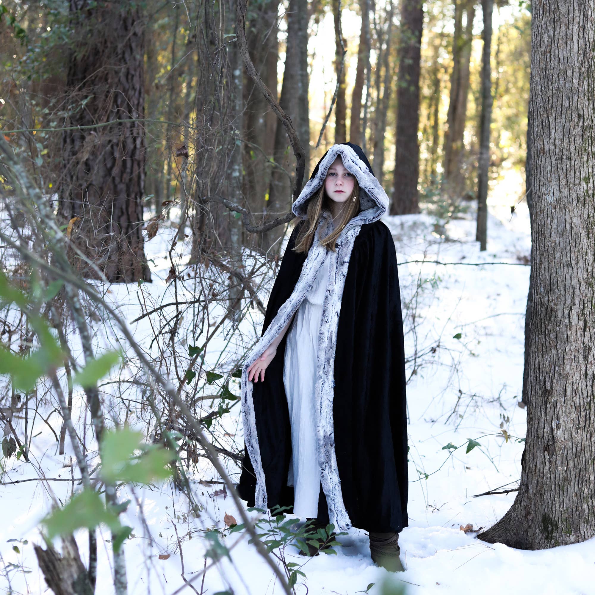 everfan – Engroshandel Kostume – til kvinder – Faux Fox Fur Hætteklædte kappe - Sort kappe med tin pelsbeklædning5