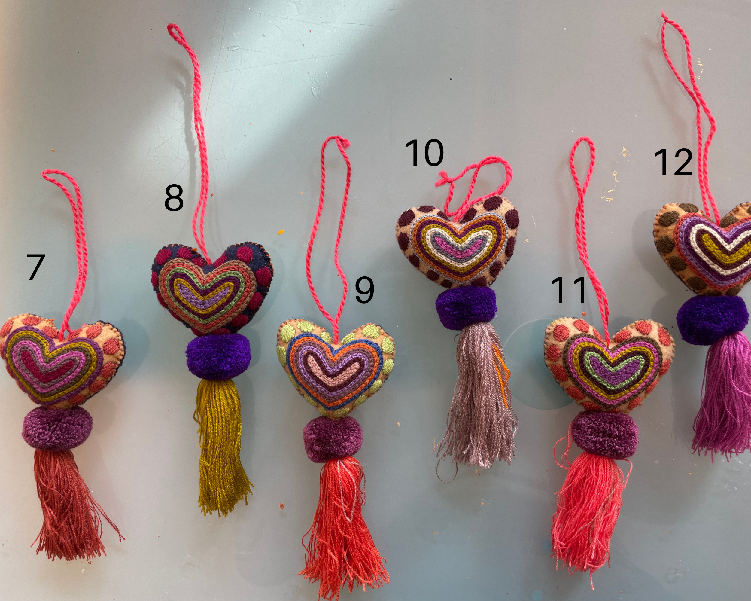 Pura Vida - Wholesale Ornament - Kerstversiering met geborduurd hart en luipaardkwastje8