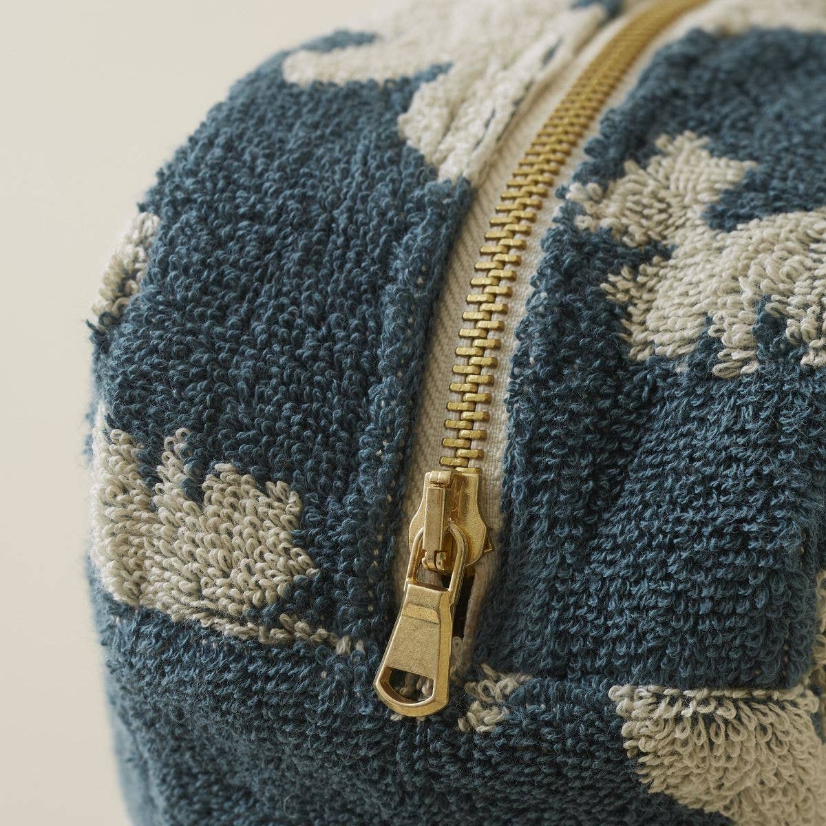 Sylvie Thiriez - Wholesale Toiletry Bag - Unisex - Coup de foudre sponge toilet bag1