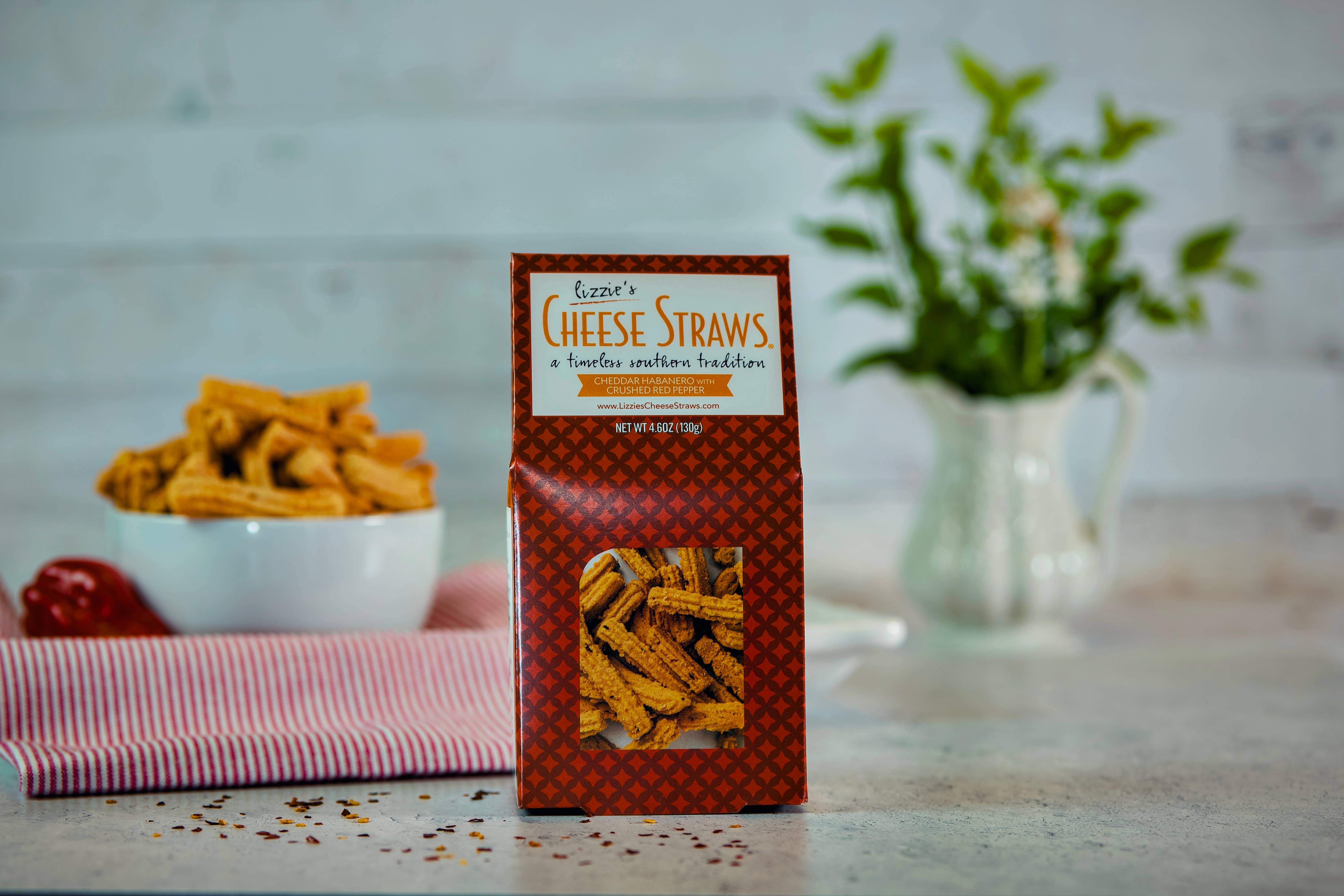 Lizzie's Cheese Straws – Großhandel Gepuffte Snacks – 4,6 oz Cheddar Habanero Käse Strohhalme