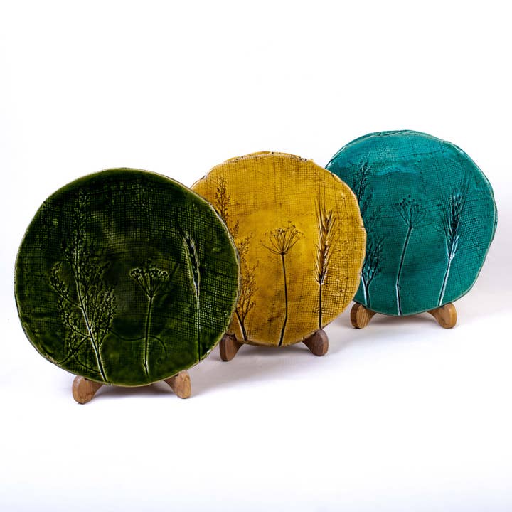 Assiette artisanale Flora 26 cm pour la vente par Pretty Plate