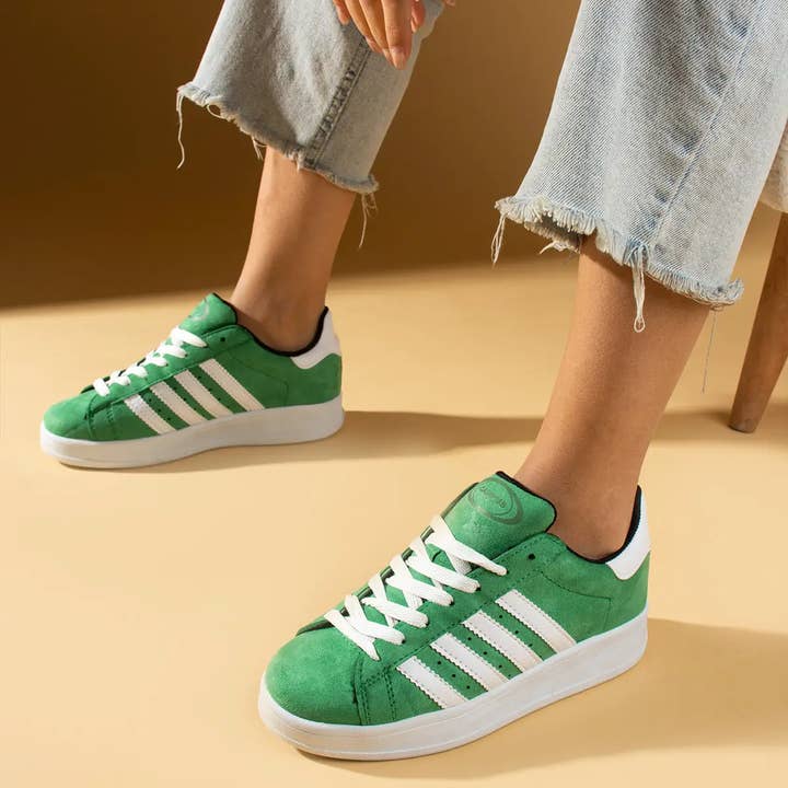 001-1015-24 y otras tendencias de Resultados para sneaker al por mayor. Devoluciones gratuitas y condiciones de pago a 60 días en Faire en Faire.