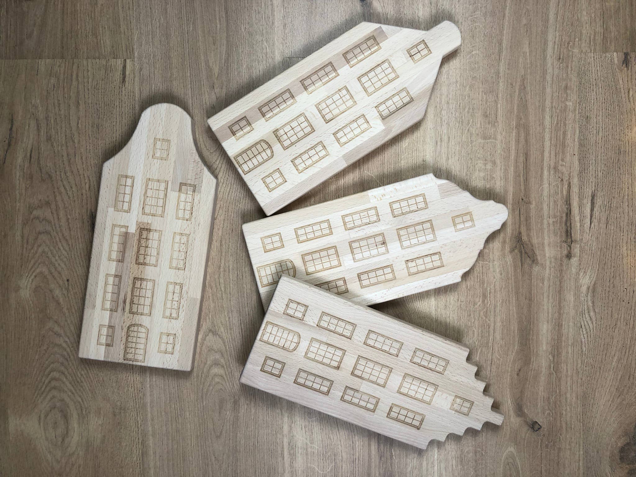 Woodbe – Engroshandel Ostebræt – Skærebræt i bøgetræ formet som et hus3