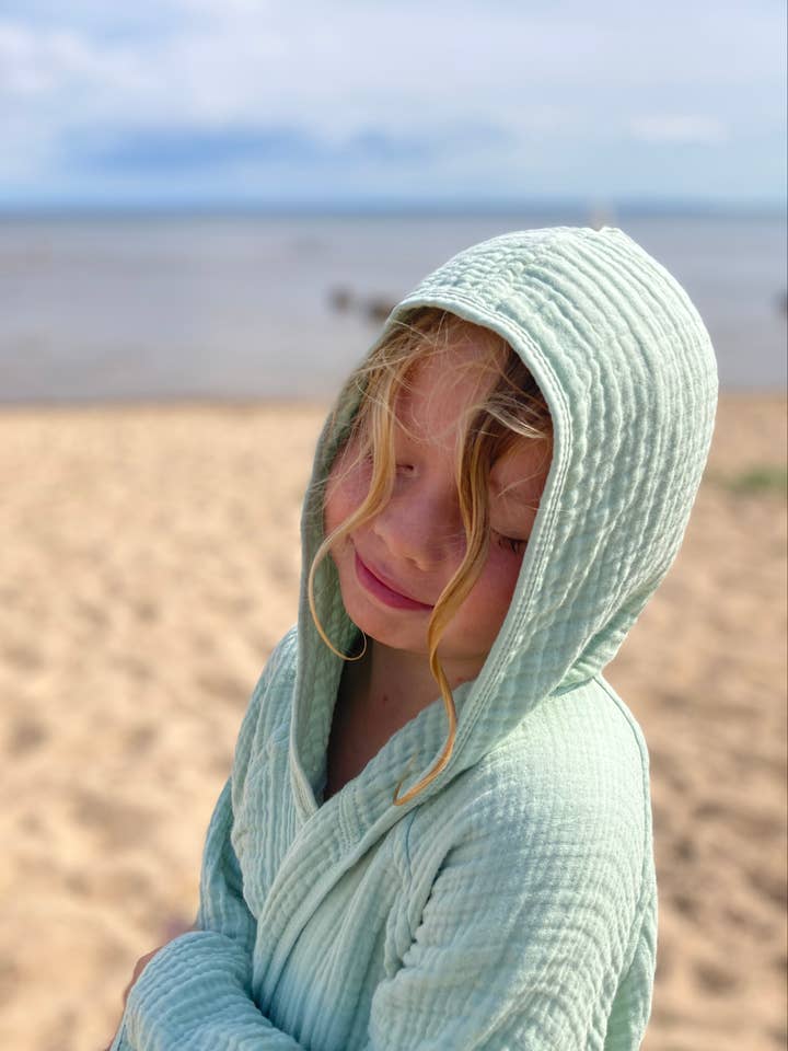 Peignoir enfants menthe en mousseline de coton pour la vente par I MIN STIL