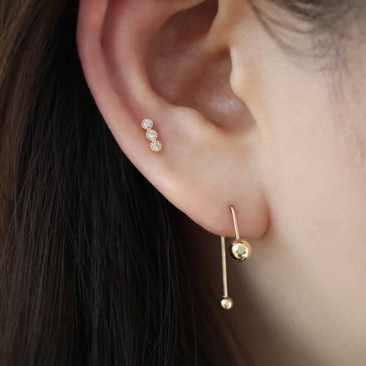 Böjd skivstång örhänge - 14K guld för wholesale av Musemond